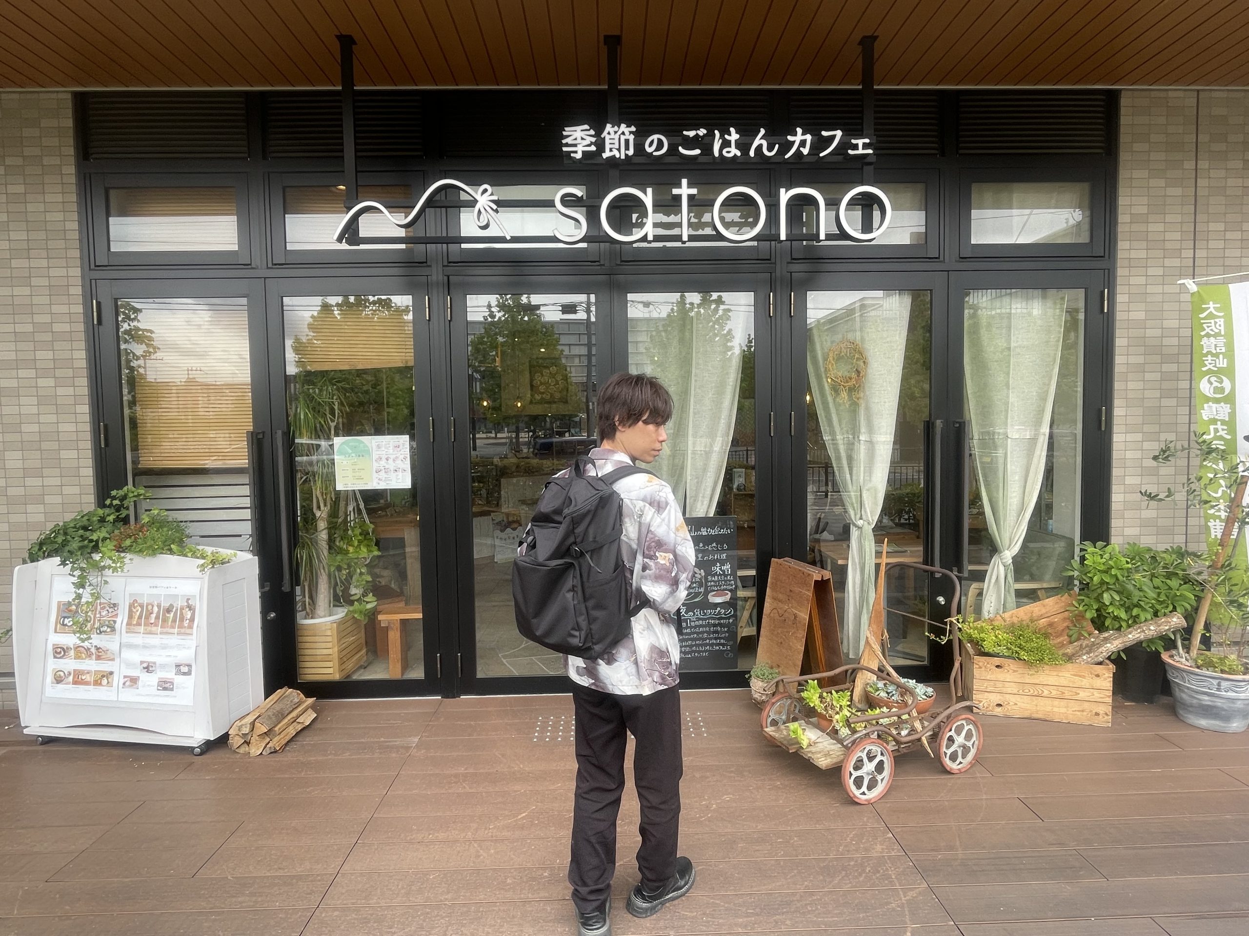 大阪・茨木にある彼の美容室の近くのカフェの写真。