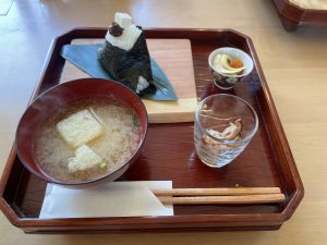 淡路島カフェ「kulikara」大葉味噌とクリームチーズのおにぎり
