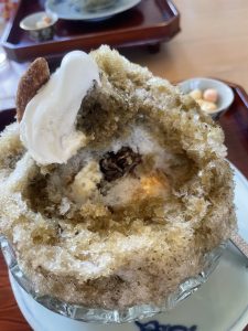 淡路島カフェ椛のグラノーラ入りのかき氷