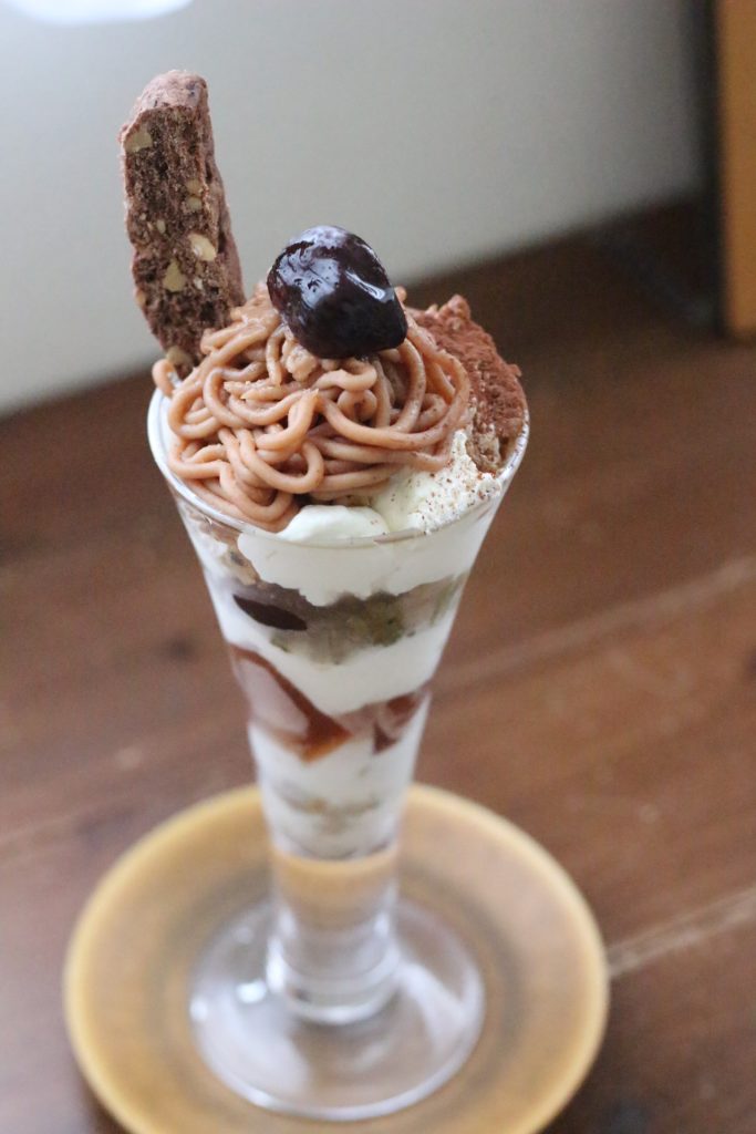 淡路島カフェ椛のモンブランパフェ