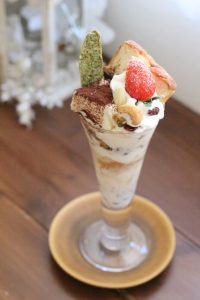 淡路島カフェ椛　クリスマス期間限定パフェ