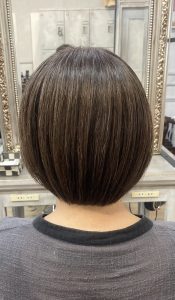 白髪ぼかし　ヘアカラー　ショート　ボブ　ハイライト　グレイヘアー　白髪染め