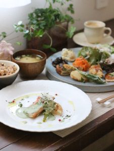 淡路島ランチ　サクラマスのソテー　春の一皿